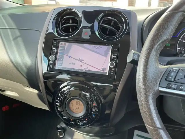 日産 ノート e－パワー メダリスト 宮崎県 2016(平28)年 5.6万km ソニックブルー 日産純正SDナビ/・Bluetooth/・CD/DVD/USB/フルセグTV/前方ドライブレコーダー/アラウンドビューカメラ/ETC/デジタルルームミラー/衝突被害軽減ブレーキ/車線逸脱防止支援/ステアリングスイッチ/ドアバイザー/純正15インチアルミホイール/純正フロアマット/急加速抑制アシスト