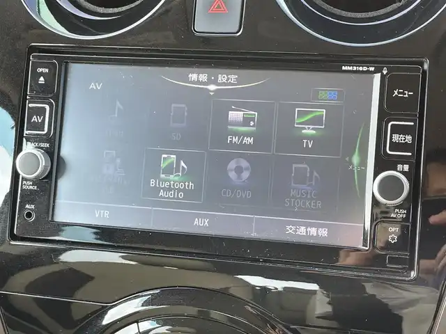 日産 ノート e－パワー メダリスト 宮崎県 2016(平28)年 5.6万km ソニックブルー 日産純正SDナビ/・Bluetooth/・CD/DVD/USB/フルセグTV/前方ドライブレコーダー/アラウンドビューカメラ/ETC/デジタルルームミラー/衝突被害軽減ブレーキ/車線逸脱防止支援/ステアリングスイッチ/ドアバイザー/純正15インチアルミホイール/純正フロアマット/急加速抑制アシスト