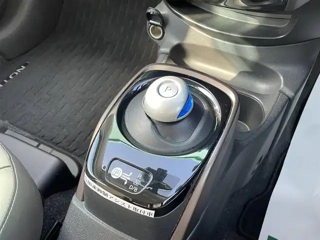 日産 ノート e－パワー メダリスト 宮崎県 2016(平28)年 5.6万km ソニックブルー 日産純正SDナビ/・Bluetooth/・CD/DVD/USB/フルセグTV/前方ドライブレコーダー/アラウンドビューカメラ/ETC/デジタルルームミラー/衝突被害軽減ブレーキ/車線逸脱防止支援/ステアリングスイッチ/ドアバイザー/純正15インチアルミホイール/純正フロアマット/急加速抑制アシスト