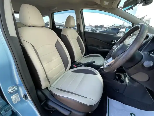 日産 ノート e－パワー メダリスト 宮崎県 2016(平28)年 5.6万km ソニックブルー 日産純正SDナビ/・Bluetooth/・CD/DVD/USB/フルセグTV/前方ドライブレコーダー/アラウンドビューカメラ/ETC/デジタルルームミラー/衝突被害軽減ブレーキ/車線逸脱防止支援/ステアリングスイッチ/ドアバイザー/純正15インチアルミホイール/純正フロアマット/急加速抑制アシスト