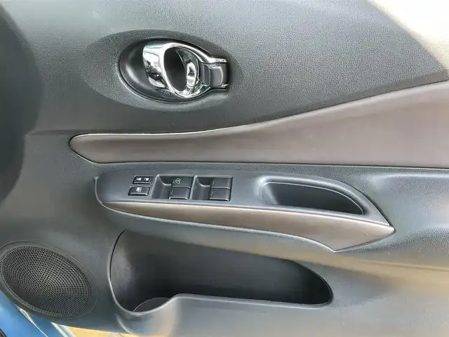 日産 ノート e－パワー メダリスト 宮崎県 2016(平28)年 5.6万km ソニックブルー 日産純正SDナビ/・Bluetooth/・CD/DVD/USB/フルセグTV/前方ドライブレコーダー/アラウンドビューカメラ/ETC/デジタルルームミラー/衝突被害軽減ブレーキ/車線逸脱防止支援/ステアリングスイッチ/ドアバイザー/純正15インチアルミホイール/純正フロアマット/急加速抑制アシスト