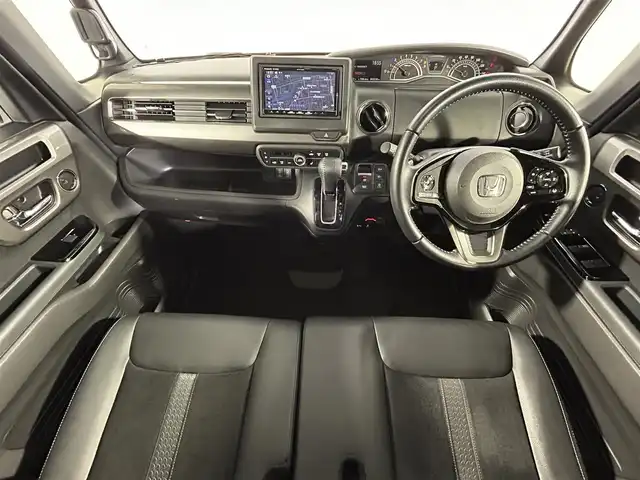 ホンダ Ｎ ＢＯＸ カスタム L ターボ 佐賀県 2023(令5)年 4.4万km クリスタルブラックパール 社外7インチナビ/ワンセグTV/CD/DVD/Bluetooth/バックカメラ/衝突被害軽減システム/レーダークルーズコントロール/レーンアシスト/オートライト/オートマチックハイビーム/クリアランスソナー/LEDヘッドライト/LEDフォグライト/前後ドライブレコーダー/両側パワースライドドア/ハーフレザーシート/運転席・助手席シートヒーター/チップアップシート/ISOFIX対応シート/後席サンシェード/シートバックテーブル/パドルシフト/純正フロアマット/純正15インチアルミホイール/スペアキー×１