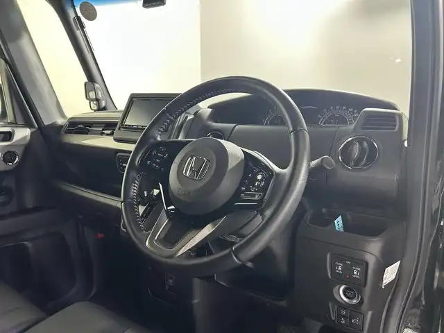 ホンダ Ｎ ＢＯＸ カスタム L ターボ 佐賀県 2023(令5)年 4.4万km クリスタルブラックパール 社外7インチナビ/ワンセグTV/CD/DVD/Bluetooth/バックカメラ/衝突被害軽減システム/レーダークルーズコントロール/レーンアシスト/オートライト/オートマチックハイビーム/クリアランスソナー/LEDヘッドライト/LEDフォグライト/前後ドライブレコーダー/両側パワースライドドア/ハーフレザーシート/運転席・助手席シートヒーター/チップアップシート/ISOFIX対応シート/後席サンシェード/シートバックテーブル/パドルシフト/純正フロアマット/純正15インチアルミホイール/スペアキー×１
