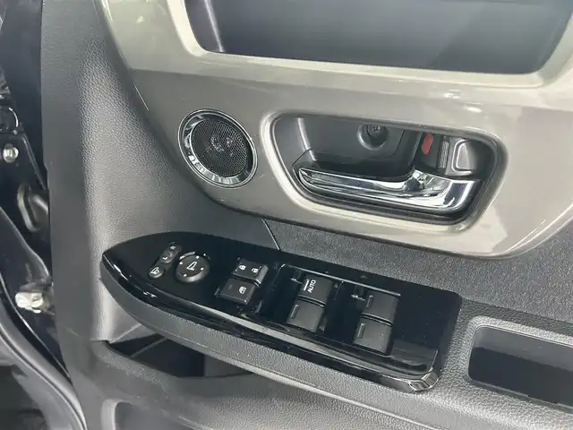 ホンダ Ｎ ＢＯＸ カスタム L ターボ 佐賀県 2023(令5)年 4.4万km クリスタルブラックパール 社外7インチナビ/ワンセグTV/CD/DVD/Bluetooth/バックカメラ/衝突被害軽減システム/レーダークルーズコントロール/レーンアシスト/オートライト/オートマチックハイビーム/クリアランスソナー/LEDヘッドライト/LEDフォグライト/前後ドライブレコーダー/両側パワースライドドア/ハーフレザーシート/運転席・助手席シートヒーター/チップアップシート/ISOFIX対応シート/後席サンシェード/シートバックテーブル/パドルシフト/純正フロアマット/純正15インチアルミホイール/スペアキー×１