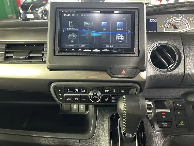 ホンダ Ｎ ＢＯＸ カスタム L ターボ 佐賀県 2023(令5)年 4.4万km クリスタルブラックパール 社外7インチナビ/ワンセグTV/CD/DVD/Bluetooth/バックカメラ/衝突被害軽減システム/レーダークルーズコントロール/レーンアシスト/オートライト/オートマチックハイビーム/クリアランスソナー/LEDヘッドライト/LEDフォグライト/前後ドライブレコーダー/両側パワースライドドア/ハーフレザーシート/運転席・助手席シートヒーター/チップアップシート/ISOFIX対応シート/後席サンシェード/シートバックテーブル/パドルシフト/純正フロアマット/純正15インチアルミホイール/スペアキー×１