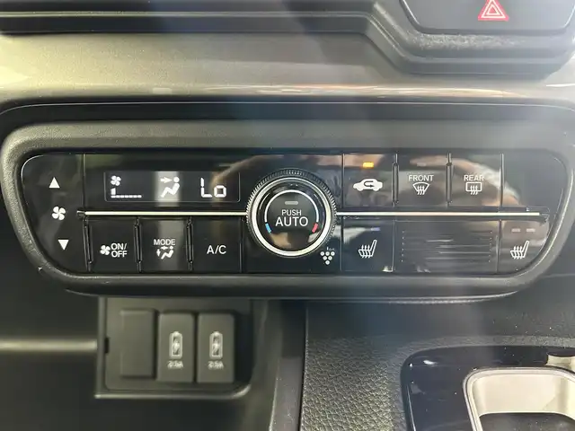 ホンダ Ｎ ＢＯＸ カスタム L ターボ 佐賀県 2023(令5)年 4.4万km クリスタルブラックパール 社外7インチナビ/ワンセグTV/CD/DVD/Bluetooth/バックカメラ/衝突被害軽減システム/レーダークルーズコントロール/レーンアシスト/オートライト/オートマチックハイビーム/クリアランスソナー/LEDヘッドライト/LEDフォグライト/前後ドライブレコーダー/両側パワースライドドア/ハーフレザーシート/運転席・助手席シートヒーター/チップアップシート/ISOFIX対応シート/後席サンシェード/シートバックテーブル/パドルシフト/純正フロアマット/純正15インチアルミホイール/スペアキー×１