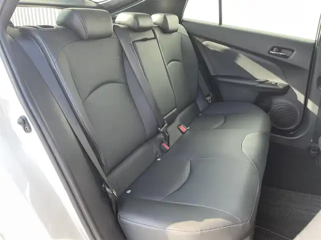 トヨタ プリウス Sツーリングセレクション 福岡県 2019(平31)年 5.2万km ホワイトパールクリスタルシャイン トヨタセーフティセンス/PCS/LDA/PKSB/クリアランスソナー/レーダークルーズコントロール/純正９インチナビ（ＮＳＺＴ－Ｙ６８Ｔ）/フルセグTV/CD/DVD/BT/SD/バックカメラ/レザーシート/前席シートヒーター/ＬＥＤオートライト/オートハイビーム/フォグランプ/純正AW/ビルトインETC/スマートキー/プッシュスタート