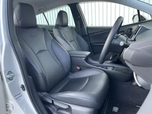 トヨタ プリウス Sツーリングセレクション 福岡県 2019(平31)年 5.2万km ホワイトパールクリスタルシャイン トヨタセーフティセンス/PCS/LDA/PKSB/クリアランスソナー/レーダークルーズコントロール/純正９インチナビ（ＮＳＺＴ－Ｙ６８Ｔ）/フルセグTV/CD/DVD/BT/SD/バックカメラ/レザーシート/前席シートヒーター/ＬＥＤオートライト/オートハイビーム/フォグランプ/純正AW/ビルトインETC/スマートキー/プッシュスタート