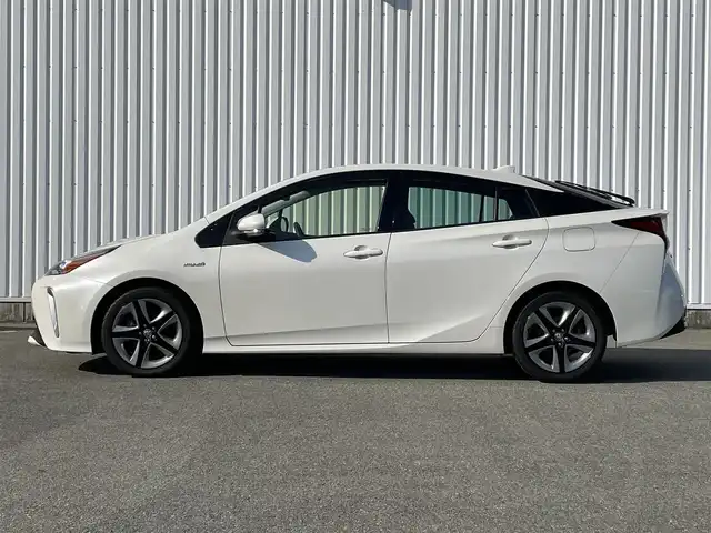 トヨタ プリウス Sツーリングセレクション 福岡県 2019(平31)年 5.2万km ホワイトパールクリスタルシャイン トヨタセーフティセンス/PCS/LDA/PKSB/クリアランスソナー/レーダークルーズコントロール/純正９インチナビ（ＮＳＺＴ－Ｙ６８Ｔ）/フルセグTV/CD/DVD/BT/SD/バックカメラ/レザーシート/前席シートヒーター/ＬＥＤオートライト/オートハイビーム/フォグランプ/純正AW/ビルトインETC/スマートキー/プッシュスタート