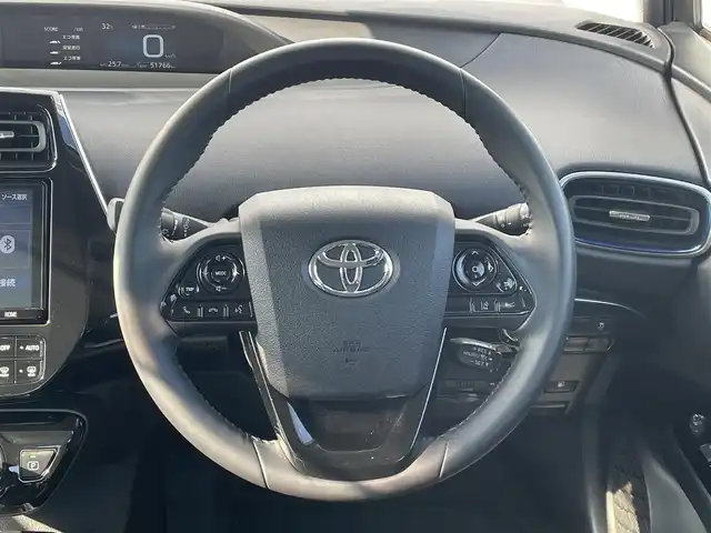 トヨタ プリウス Sツーリングセレクション 福岡県 2019(平31)年 5.2万km ホワイトパールクリスタルシャイン トヨタセーフティセンス/PCS/LDA/PKSB/クリアランスソナー/レーダークルーズコントロール/純正９インチナビ（ＮＳＺＴ－Ｙ６８Ｔ）/フルセグTV/CD/DVD/BT/SD/バックカメラ/レザーシート/前席シートヒーター/ＬＥＤオートライト/オートハイビーム/フォグランプ/純正AW/ビルトインETC/スマートキー/プッシュスタート