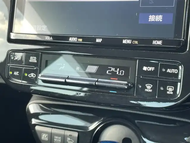 トヨタ プリウス Sツーリングセレクション 福岡県 2019(平31)年 5.2万km ホワイトパールクリスタルシャイン トヨタセーフティセンス/PCS/LDA/PKSB/クリアランスソナー/レーダークルーズコントロール/純正９インチナビ（ＮＳＺＴ－Ｙ６８Ｔ）/フルセグTV/CD/DVD/BT/SD/バックカメラ/レザーシート/前席シートヒーター/ＬＥＤオートライト/オートハイビーム/フォグランプ/純正AW/ビルトインETC/スマートキー/プッシュスタート