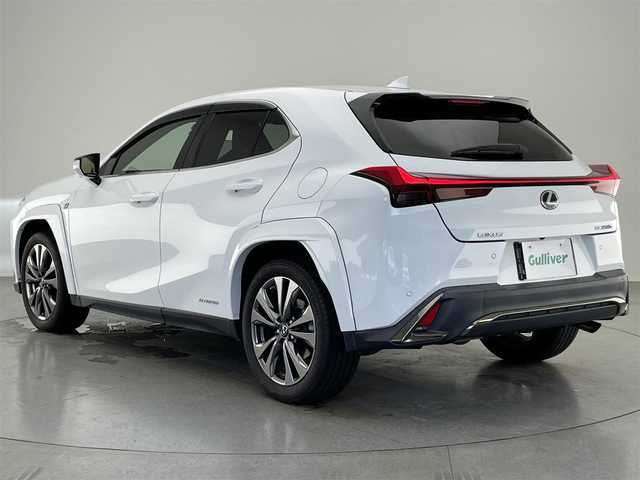 レクサス ＵＸ 250h Fスポーツ 愛知県 2020(令2)年 6.9万km ホワイトノーヴァガラスフレーク 純１０．３型ＤＡナビ　フルセグＴＶ　全方位カメラ　ムーンルーフ　マークレビンソン　セーフティシステムプラス　赤革　ベンチレーション　ワイヤレス充電　前後ドラレコ　ＥＴＣ２．０　衝突軽減　ＢＳＭ　禁煙車