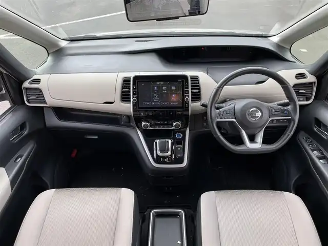 日産 セレナ e－パワー ハイウェイスター V 東京都 2018(平30)年 6.7万km カシミヤグレージュ 純正９インチナビ　/・Ｂｌｕｅｔｏｏｔｈ　/・フルセグ　/・ＣＤ／ＤＶＤ再生　/アラウンドビューモニター　/プロパイロット　/オートマチックハイビーム　/ＬＥＤヘッドライト　/両側電動スライドドア　/コーナーセンサー