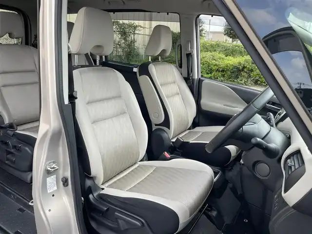 日産 セレナ e－パワー ハイウェイスター V 東京都 2018(平30)年 6.7万km カシミヤグレージュ 純正９インチナビ　/・Ｂｌｕｅｔｏｏｔｈ　/・フルセグ　/・ＣＤ／ＤＶＤ再生　/アラウンドビューモニター　/プロパイロット　/オートマチックハイビーム　/ＬＥＤヘッドライト　/両側電動スライドドア　/コーナーセンサー