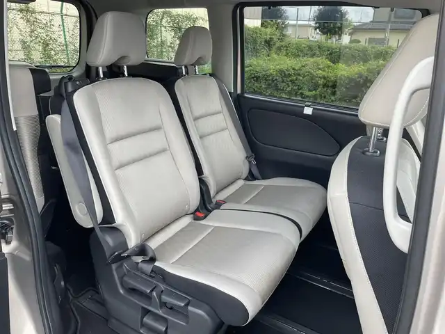 日産 セレナ e－パワー ハイウェイスター V 東京都 2018(平30)年 6.7万km カシミヤグレージュ 純正９インチナビ　/・Ｂｌｕｅｔｏｏｔｈ　/・フルセグ　/・ＣＤ／ＤＶＤ再生　/アラウンドビューモニター　/プロパイロット　/オートマチックハイビーム　/ＬＥＤヘッドライト　/両側電動スライドドア　/コーナーセンサー