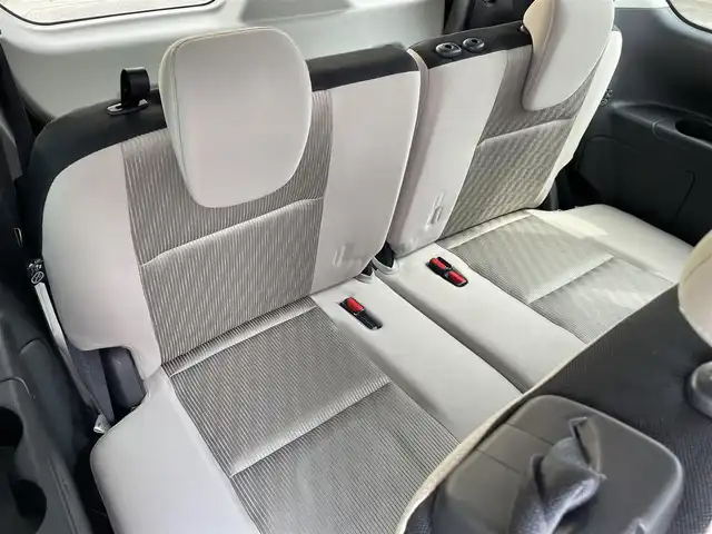 日産 セレナ e－パワー ハイウェイスター V 東京都 2018(平30)年 6.7万km カシミヤグレージュ 純正９インチナビ　/・Ｂｌｕｅｔｏｏｔｈ　/・フルセグ　/・ＣＤ／ＤＶＤ再生　/アラウンドビューモニター　/プロパイロット　/オートマチックハイビーム　/ＬＥＤヘッドライト　/両側電動スライドドア　/コーナーセンサー