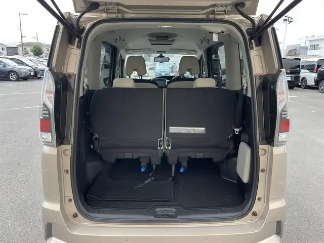 日産 セレナ e－パワー ハイウェイスター V 東京都 2018(平30)年 6.7万km カシミヤグレージュ 純正９インチナビ　/・Ｂｌｕｅｔｏｏｔｈ　/・フルセグ　/・ＣＤ／ＤＶＤ再生　/アラウンドビューモニター　/プロパイロット　/オートマチックハイビーム　/ＬＥＤヘッドライト　/両側電動スライドドア　/コーナーセンサー