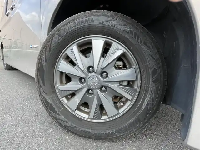 日産 セレナ e－パワー ハイウェイスター V 東京都 2018(平30)年 6.7万km カシミヤグレージュ 純正９インチナビ　/・Ｂｌｕｅｔｏｏｔｈ　/・フルセグ　/・ＣＤ／ＤＶＤ再生　/アラウンドビューモニター　/プロパイロット　/オートマチックハイビーム　/ＬＥＤヘッドライト　/両側電動スライドドア　/コーナーセンサー