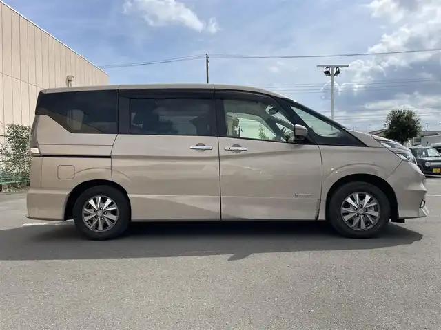 日産 セレナ e－パワー ハイウェイスター V 東京都 2018(平30)年 6.7万km カシミヤグレージュ 純正９インチナビ　/・Ｂｌｕｅｔｏｏｔｈ　/・フルセグ　/・ＣＤ／ＤＶＤ再生　/アラウンドビューモニター　/プロパイロット　/オートマチックハイビーム　/ＬＥＤヘッドライト　/両側電動スライドドア　/コーナーセンサー