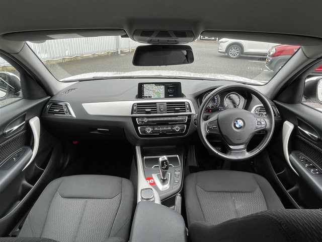 ＢＭＷ １１８ｉ 静岡県 2018(平30)年 6.4万km アルピンホワイトⅢ ユーザー買取/純正ナビ/　【BT/CD/DVD/USB】/純正LEDヘッドライト/純正16インチAW/バックカメラ/ETC/スマートキー/プッシュスタート/前後クリアランスソナー/新車時保証書/スペアキー×1