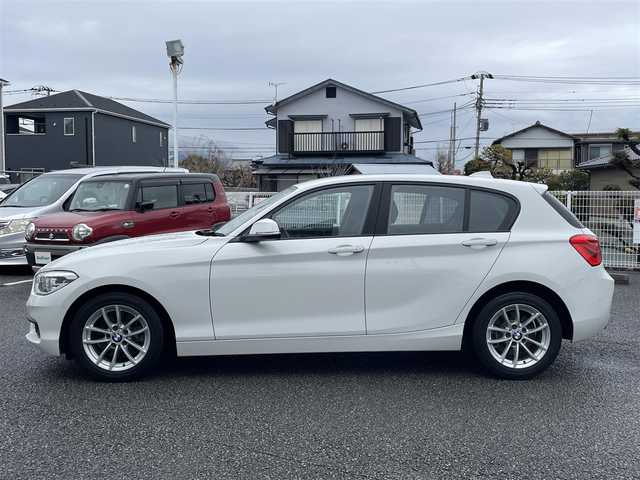 ＢＭＷ １１８ｉ 静岡県 2018(平30)年 6.4万km アルピンホワイトⅢ ユーザー買取/純正ナビ/　【BT/CD/DVD/USB】/純正LEDヘッドライト/純正16インチAW/バックカメラ/ETC/スマートキー/プッシュスタート/前後クリアランスソナー/新車時保証書/スペアキー×1