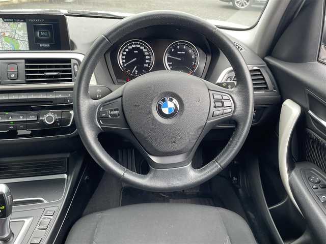 ＢＭＷ １１８ｉ 静岡県 2018(平30)年 6.4万km アルピンホワイトⅢ ユーザー買取/純正ナビ/　【BT/CD/DVD/USB】/純正LEDヘッドライト/純正16インチAW/バックカメラ/ETC/スマートキー/プッシュスタート/前後クリアランスソナー/新車時保証書/スペアキー×1