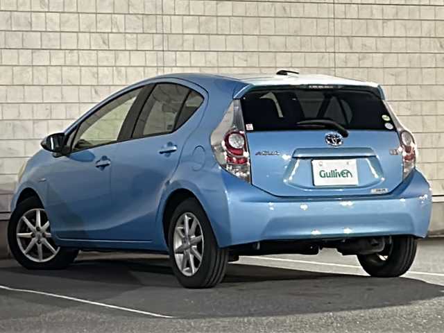 トヨタ アクア S 茨城県 2012(平24)年 11.2万km クールソーダメタリック 純正メモリナビ【NSCP-W62】/(ワンセグTV・CD・BT・ラジオ再生)/バックカメラ/ETC/オートライト/純正15inアルミホイール/フロアマット/スマートキー/スペアキー