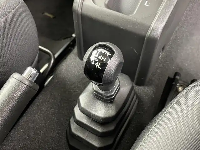 スズキ ジムニー XC 大阪府 2019(平31)年 2万km シフォンアイボリーM ABS/AAC/ETC/オートライト/パワーウィンドウ/クルーズコントロール/盗難防止装置/横滑り防止装置/衝突被害軽減システム/ダウンヒルアシストコントロール/ダブルエアバック/ドライブレコーダー/Bluetoothオーディオ/純正ナビ