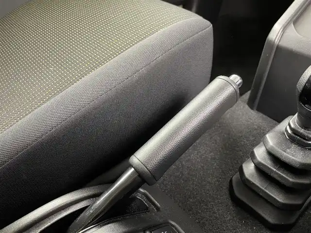 スズキ ジムニー XC 大阪府 2019(平31)年 2万km シフォンアイボリーM ABS/AAC/ETC/オートライト/パワーウィンドウ/クルーズコントロール/盗難防止装置/横滑り防止装置/衝突被害軽減システム/ダウンヒルアシストコントロール/ダブルエアバック/ドライブレコーダー/Bluetoothオーディオ/純正ナビ