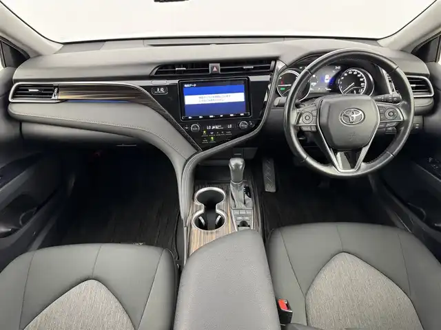 トヨタ カムリ G 熊本県 2018(平30)年 2.7万km プラチナホワイトパールマイカ 純正９型ナビ／フルセグＴＶ　/バックカメラ　/ビルトインＥＴＣ　/前後ドライブレコーダー　/コーナーセンサー　/レーダークルコン　/衝突軽減ブレーキ　/レーンキープ　/ＢＳＭ　/ＰＫＳＢ　/ＭＴモード付ＡＴ　/パワーシート