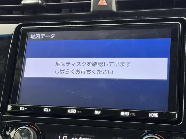 トヨタ カムリ G 熊本県 2018(平30)年 2.7万km プラチナホワイトパールマイカ 純正９型ナビ／フルセグＴＶ　/バックカメラ　/ビルトインＥＴＣ　/前後ドライブレコーダー　/コーナーセンサー　/レーダークルコン　/衝突軽減ブレーキ　/レーンキープ　/ＢＳＭ　/ＰＫＳＢ　/ＭＴモード付ＡＴ　/パワーシート