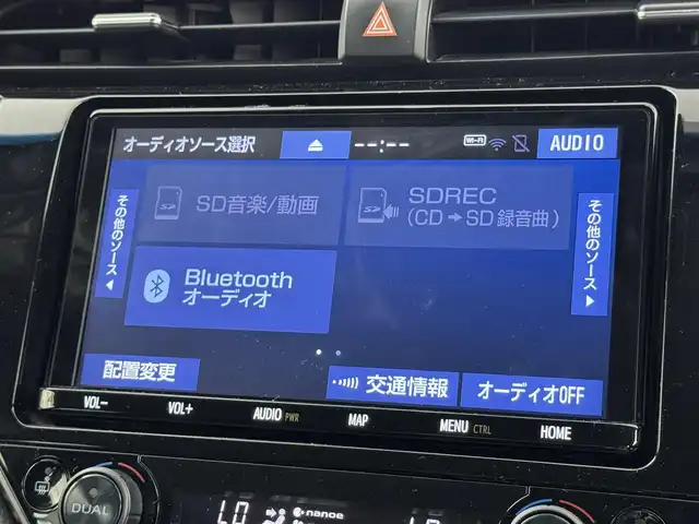 トヨタ カムリ G 熊本県 2018(平30)年 2.7万km プラチナホワイトパールマイカ 純正９型ナビ／フルセグＴＶ　/バックカメラ　/ビルトインＥＴＣ　/前後ドライブレコーダー　/コーナーセンサー　/レーダークルコン　/衝突軽減ブレーキ　/レーンキープ　/ＢＳＭ　/ＰＫＳＢ　/ＭＴモード付ＡＴ　/パワーシート