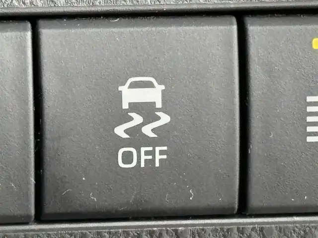 トヨタ カムリ G 熊本県 2018(平30)年 2.7万km プラチナホワイトパールマイカ 純正９型ナビ／フルセグＴＶ　/バックカメラ　/ビルトインＥＴＣ　/前後ドライブレコーダー　/コーナーセンサー　/レーダークルコン　/衝突軽減ブレーキ　/レーンキープ　/ＢＳＭ　/ＰＫＳＢ　/ＭＴモード付ＡＴ　/パワーシート