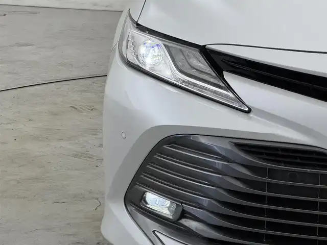 トヨタ カムリ G 熊本県 2018(平30)年 2.7万km プラチナホワイトパールマイカ 純正９型ナビ／フルセグＴＶ　/バックカメラ　/ビルトインＥＴＣ　/前後ドライブレコーダー　/コーナーセンサー　/レーダークルコン　/衝突軽減ブレーキ　/レーンキープ　/ＢＳＭ　/ＰＫＳＢ　/ＭＴモード付ＡＴ　/パワーシート