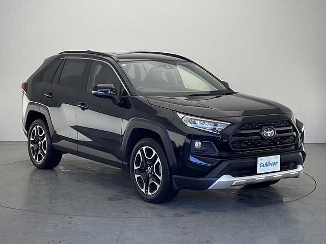 トヨタ ＲＡＶ４ アドベンチャー 長野県 2021(令3)年 2.7万km アティチュードブラックマイカ 4WD/純正ディスプレイオーディオ&USB&BT/トヨタセーフティセンス/アダプティブクルーズコントロール/レーントレーシングアシスト/プリクラッシュセーフティ/ブラインドスポットモニター/コーナーセンサー/リアクロストラフィックアラート/パーキングサポートブレーキ/ロードサインアシスト/オートマチックハイビーム/先行車発進告知/合皮シート/運転席パワーシート/ステアリングスイッチ/バックカメラ/ビルトインETC/LEDヘッドライト/オートライト/フロントフォグランプ/電動格納ミラー/ウィンカーミラー/電動ホールド/オートホールド/純正19インチAW装着/社外フロアマット/ルーフレール/プッシュスタート/スマートキー