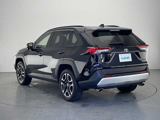 トヨタ ＲＡＶ４ アドベンチャー 長野県 2021(令3)年 2.7万km アティチュードブラックマイカ 4WD/純正ディスプレイオーディオ&USB&BT/トヨタセーフティセンス/アダプティブクルーズコントロール/レーントレーシングアシスト/プリクラッシュセーフティ/ブラインドスポットモニター/コーナーセンサー/リアクロストラフィックアラート/パーキングサポートブレーキ/ロードサインアシスト/オートマチックハイビーム/先行車発進告知/合皮シート/運転席パワーシート/ステアリングスイッチ/バックカメラ/ビルトインETC/LEDヘッドライト/オートライト/フロントフォグランプ/電動格納ミラー/ウィンカーミラー/電動ホールド/オートホールド/純正19インチAW装着/社外フロアマット/ルーフレール/プッシュスタート/スマートキー