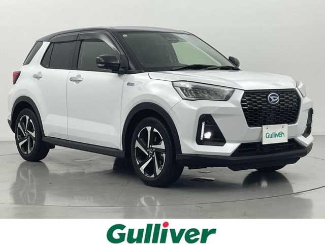 ダイハツ ロッキー プレミアム G HEV 熊本県 2022(令4)年 3.4万km ブラックマイカメタリック/シャイニングホワイトパール 社外ナビAVN-Z05iW（ＣＤ・ＤＶＤ・フルセグ・ＢＴ・ＳＤ・ＵＳＢ）/全周囲カメラ　/ＥＴＣ　/前後クリアランスソナー　/前席シートヒーター　/スマートアシスト/・衝突警報機能/・誤発進制御機能/・車線逸脱警報/・ふらつき警報機能/・レーダークルーズコントロール/横滑り防止/ハーフレザーシート/オートホールドブレーキ/純正フロアマット/純正１７インチAW/オートライト/LEDヘッドライト/フォグライト/スマートキー/プッシュスタート/スペアキー1本/保証書/取扱説明書