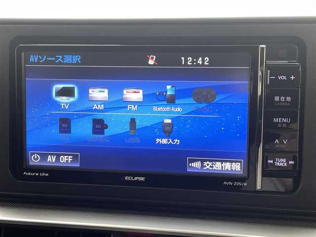 ダイハツ ロッキー プレミアム G HEV 熊本県 2022(令4)年 3.4万km ブラックマイカメタリック/シャイニングホワイトパール 社外ナビAVN-Z05iW（ＣＤ・ＤＶＤ・フルセグ・ＢＴ・ＳＤ・ＵＳＢ）/全周囲カメラ　/ＥＴＣ　/前後クリアランスソナー　/前席シートヒーター　/スマートアシスト/・衝突警報機能/・誤発進制御機能/・車線逸脱警報/・ふらつき警報機能/・レーダークルーズコントロール/横滑り防止/ハーフレザーシート/オートホールドブレーキ/純正フロアマット/純正１７インチAW/オートライト/LEDヘッドライト/フォグライト/スマートキー/プッシュスタート/スペアキー1本/保証書/取扱説明書