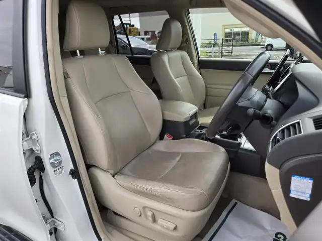 トヨタ ランドクルーザー プラド TX Lパッケージ 鹿児島県 2019(平31)年 6.7万km ホワイトパールクリスタルシャイン ムーンルーフ　/モデリスタエアロ（リア／フロント）　/ルーフレール　/ＡＬＰＩＮＥナビ　/Ｂｌｕｅｔｏｏｔｈオーディオ　/バックカメラ　/Ｄ＋Ｎ席シートヒーター　/Ｄ＋Ｎ席シートベンチレーション/D+N席パワーシート　/ビルトインＥＴＣ/前方ドライブレコーダー/前後コーナーセンサー/レーダークルーズコントロール/純正アルミホイール(19インチ)/横滑り防止装置/レーンキープアシスト/プッシュスタート/スマートキー/エアバッグ(W+サイド)/カーテンエアバッグ