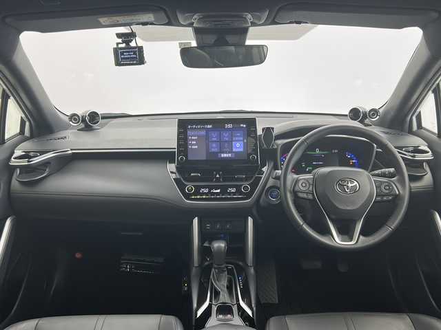 トヨタ カローラ クロス ハイブリッド Z 宮城県 2023(令5)年 5万km プラチナホワイトパールマイカ 4WD/ワンオーナー/純正９インチディスプレイオーディオナビ/(AM/FM/CD/DVD/USB/BT/TV/Miracast)/全方位カメラ/HDMI入力端子/CD・DVDプレーヤー/社外ツイーター/ハーフレザー/パワーシート/シートヒーター/レーダークルーズコントロール/ETC/前後ドライブレコーダー/プッシュスタート/スマートキー/オートマチックハイビーム/LEDヘッドライト/フォグランプ/ドアバイザー/純正フロアマット/純正18インチアルミホイール/保証書