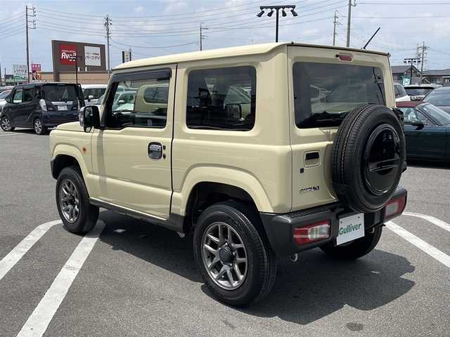 スズキ ジムニー XC 岐阜県 2023(令5)年 1.2万km シフォンアイボリーM ワンオーナー/4WDターボ/純正8インチSDナビ /フルセグテレビ /バックカメラ　/デュアルセンサーブレーキサポート　/エマージェンシーストップシグナル/LEDヘッドライト　/クルーズコントロール/サイドエアロ　/スマートキー　/シートヒーター前席　/ドライブレコーダー前後　/ビルトインETC/プッシュスタート/保証書/取扱説明書/Blue tooth接続/CDチェンジャー/USB入力端子/iPod接続/フルフラットシート/社外フロアマット/純正16アルミホイール/横滑り防止装置/レーンキープアシスト/オートライト/ダウンヒルアシストコントロール/エアバッグW＋サイド/衝突被害軽減システム/ドアバイザー/ボンネットバイザー/サイドアンダーミラー/ミラーヒーター/ウィンカーミラー/給油口ガラスリッド/リアステップラダー/UVカット機能付きガラス