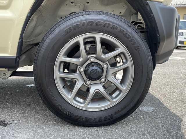 スズキ ジムニー XC 岐阜県 2023(令5)年 1.2万km シフォンアイボリーM ワンオーナー/4WDターボ/純正8インチSDナビ /フルセグテレビ /バックカメラ　/デュアルセンサーブレーキサポート　/エマージェンシーストップシグナル/LEDヘッドライト　/クルーズコントロール/サイドエアロ　/スマートキー　/シートヒーター前席　/ドライブレコーダー前後　/ビルトインETC/プッシュスタート/保証書/取扱説明書/Blue tooth接続/CDチェンジャー/USB入力端子/iPod接続/フルフラットシート/社外フロアマット/純正16アルミホイール/横滑り防止装置/レーンキープアシスト/オートライト/ダウンヒルアシストコントロール/エアバッグW＋サイド/衝突被害軽減システム/ドアバイザー/ボンネットバイザー/サイドアンダーミラー/ミラーヒーター/ウィンカーミラー/給油口ガラスリッド/リアステップラダー/UVカット機能付きガラス