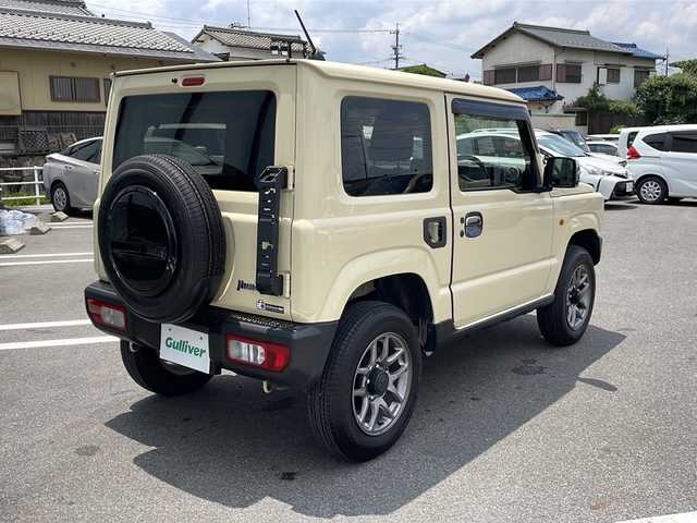 スズキ ジムニー XC 岐阜県 2023(令5)年 1.2万km シフォンアイボリーM ワンオーナー/4WDターボ/純正8インチSDナビ /フルセグテレビ /バックカメラ　/デュアルセンサーブレーキサポート　/エマージェンシーストップシグナル/LEDヘッドライト　/クルーズコントロール/サイドエアロ　/スマートキー　/シートヒーター前席　/ドライブレコーダー前後　/ビルトインETC/プッシュスタート/保証書/取扱説明書/Blue tooth接続/CDチェンジャー/USB入力端子/iPod接続/フルフラットシート/社外フロアマット/純正16アルミホイール/横滑り防止装置/レーンキープアシスト/オートライト/ダウンヒルアシストコントロール/エアバッグW＋サイド/衝突被害軽減システム/ドアバイザー/ボンネットバイザー/サイドアンダーミラー/ミラーヒーター/ウィンカーミラー/給油口ガラスリッド/リアステップラダー/UVカット機能付きガラス