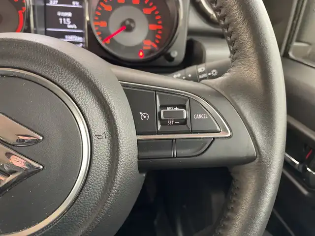 スズキ ジムニー XC 道央・札幌 2023(令5)年 1.2万km シフォンアイボリーM ・ワ・ンオーナー/・4WD/ターボ/・純正8インチSDナビ /　　（フルセグTV/CD/DVD/BT)/・バックカメラ　/・デュアルセンサーブレーキサポート　/・オートライト/LEDヘッドライト　/・クルーズコントロール/・サイドエアロ　/・シートヒーター前席　/・ドライブレコーダー前後　/・社外フロアマット/・純正16アルミホイール/・レーンキープアシスト/・ダウンヒルアシストコントロール/・ボンネットバイザー/・サイドアンダーミラー/・給油口ガラスリッド/・リアステップラダー/・ビルトインETC