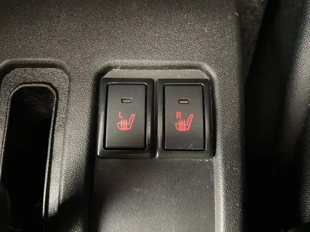 スズキ ジムニー XC 道央・札幌 2023(令5)年 1.2万km シフォンアイボリーM ・ワ・ンオーナー/・4WD/ターボ/・純正8インチSDナビ /　　（フルセグTV/CD/DVD/BT)/・バックカメラ　/・デュアルセンサーブレーキサポート　/・オートライト/LEDヘッドライト　/・クルーズコントロール/・サイドエアロ　/・シートヒーター前席　/・ドライブレコーダー前後　/・社外フロアマット/・純正16アルミホイール/・レーンキープアシスト/・ダウンヒルアシストコントロール/・ボンネットバイザー/・サイドアンダーミラー/・給油口ガラスリッド/・リアステップラダー/・ビルトインETC