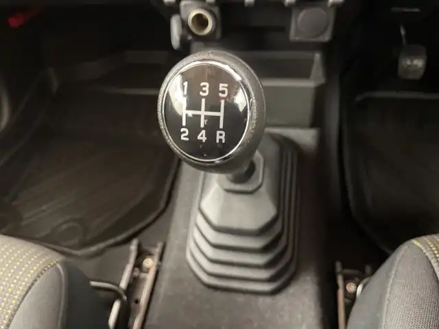 スズキ ジムニー XC 道央・札幌 2023(令5)年 1.2万km シフォンアイボリーM ・ワ・ンオーナー/・4WD/ターボ/・純正8インチSDナビ /　　（フルセグTV/CD/DVD/BT)/・バックカメラ　/・デュアルセンサーブレーキサポート　/・オートライト/LEDヘッドライト　/・クルーズコントロール/・サイドエアロ　/・シートヒーター前席　/・ドライブレコーダー前後　/・社外フロアマット/・純正16アルミホイール/・レーンキープアシスト/・ダウンヒルアシストコントロール/・ボンネットバイザー/・サイドアンダーミラー/・給油口ガラスリッド/・リアステップラダー/・ビルトインETC