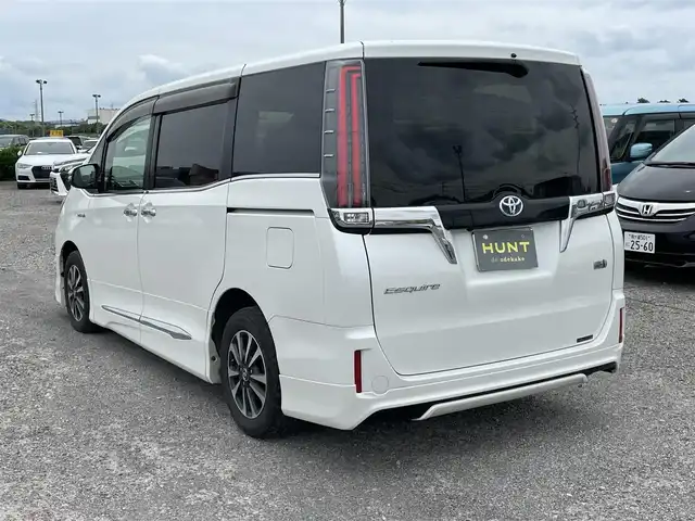 トヨタ エスクァイア ハイブリッド Gi プレミアムパッケージ 千葉県 2017(平29)年 12.2万km ホワイトパールクリスタルシャイン 純正９インチナビ　/【型式：NSZT-Y66T】/トヨタセーフティセンス/ラジオ/CD/DVD/Ｂｌｕｅｔｏｏｔｈ/フルセグTV　/バックカメラ　/ビルトインＥＴＣ　/モデリスタエアロ　/フリップダウンモニター　/両側パワースライドドア　/スマートキー　/ハーフレザーシート　/D/N席シートヒーター/純正フロアマット/純正アルミホイール