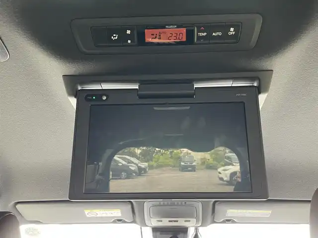 トヨタ エスクァイア ハイブリッド Gi プレミアムパッケージ 千葉県 2017(平29)年 12.2万km ホワイトパールクリスタルシャイン 純正９インチナビ　/【型式：NSZT-Y66T】/トヨタセーフティセンス/ラジオ/CD/DVD/Ｂｌｕｅｔｏｏｔｈ/フルセグTV　/バックカメラ　/ビルトインＥＴＣ　/モデリスタエアロ　/フリップダウンモニター　/両側パワースライドドア　/スマートキー　/ハーフレザーシート　/D/N席シートヒーター/純正フロアマット/純正アルミホイール
