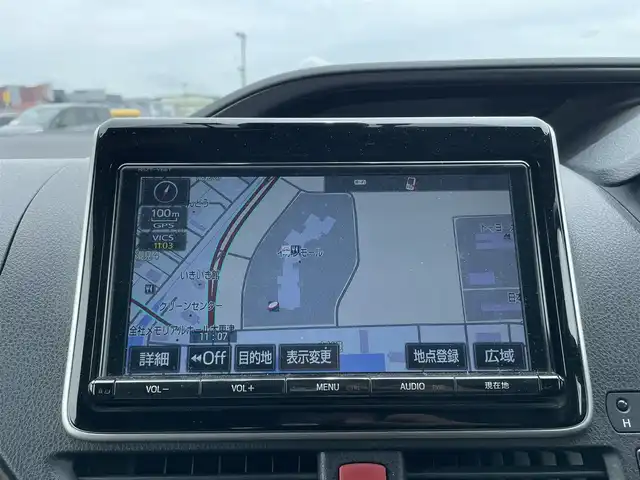 トヨタ エスクァイア ハイブリッド Gi プレミアムパッケージ 千葉県 2017(平29)年 12.2万km ホワイトパールクリスタルシャイン 純正９インチナビ　/【型式：NSZT-Y66T】/トヨタセーフティセンス/ラジオ/CD/DVD/Ｂｌｕｅｔｏｏｔｈ/フルセグTV　/バックカメラ　/ビルトインＥＴＣ　/モデリスタエアロ　/フリップダウンモニター　/両側パワースライドドア　/スマートキー　/ハーフレザーシート　/D/N席シートヒーター/純正フロアマット/純正アルミホイール