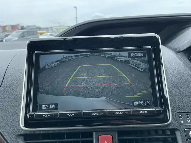 トヨタ エスクァイア ハイブリッド Gi プレミアムパッケージ 千葉県 2017(平29)年 12.2万km ホワイトパールクリスタルシャイン 純正９インチナビ　/【型式：NSZT-Y66T】/トヨタセーフティセンス/ラジオ/CD/DVD/Ｂｌｕｅｔｏｏｔｈ/フルセグTV　/バックカメラ　/ビルトインＥＴＣ　/モデリスタエアロ　/フリップダウンモニター　/両側パワースライドドア　/スマートキー　/ハーフレザーシート　/D/N席シートヒーター/純正フロアマット/純正アルミホイール